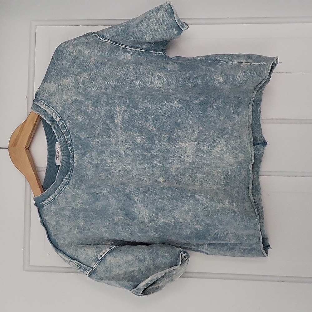 Women's NWOT Zenana cropped tee size medium